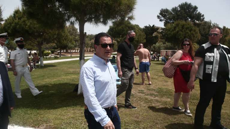 Εξαλλος ο Αδωνις Γεωργιάδης με τα fake news για τον δήθεν θάνατο του γιου του