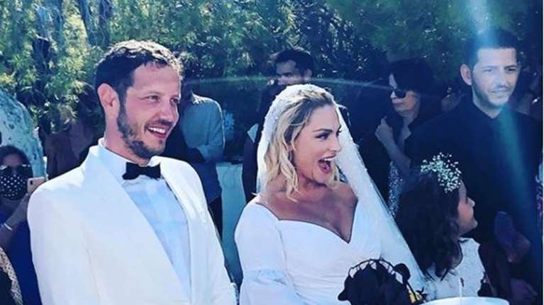 Ελεονώρα Ζουγανέλη: Τρισευτυχισμένος ο πατέρας της μιλά για το γάμο της [Βίντεο]