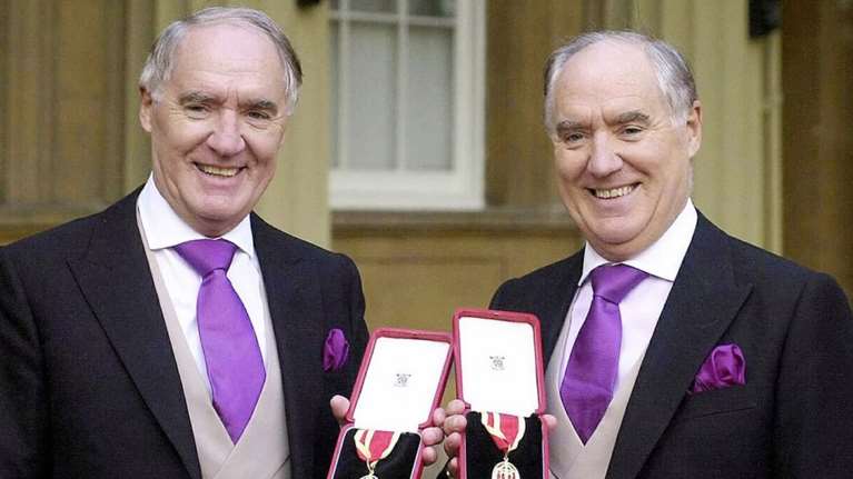 &quot;Σφάζονται&quot; οι δισεκατομμυριούχοι δίδυμοι αδελφοί, ιδιοκτήτες του πολυτελούς Ritz