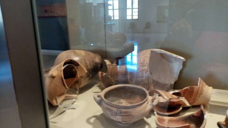 Σεισμός στο Αιγαίο: Ζημιές σε μνημεία και μουσεία σε Σάμο, Χίο και Ικαρία- Έπεσαν εκθέματα [Εικόνες]