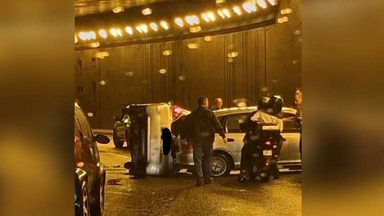 Τροχαίο στη γέφυρα της Χαμοστέρνας – Αναποδογύρισε ΙΧ [βίντεο]