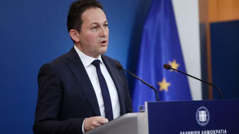 &quot;Βολές&quot; Πέτσα σε ΣΥΡΙΖΑ: Σπεκουλάρει ανεύθυνα  - Εύχεται να βγει η Ελλάδα &quot;πρωταθλήτρια στην ύφεση&quot;