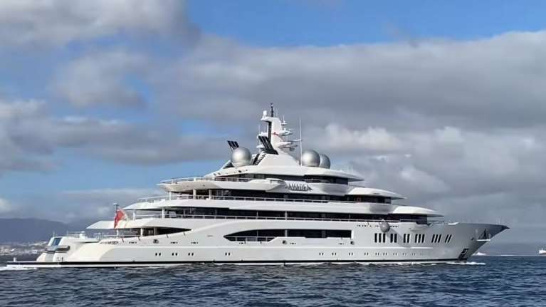 Φίτζι: Κατασχέθηκε το σουπερ γιοτ &quot;Amadea&quot; που φέρεται να ανήκει στον Ρώσο ολιγάρχη Σουλεϊμάν Κερίμοφ [Βίντεο]
