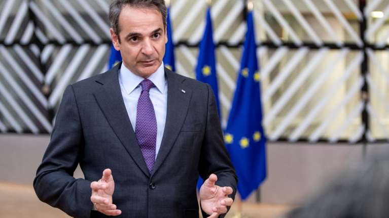 Μητσοτάκης: Χυδαίο το πρωτοσέλιδο της &quot;Αυγής&quot; - Θύελλα αντιδράσεων