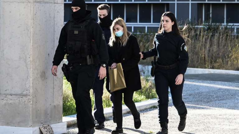 Ρούλα Πισπιρίγκου: &quot;Αντε κρεμάσου&quot; - Το απειλητικό μήνυμα που ισχυρίζεται ότι της έστειλε η ηθοποιός Γιολάντα Μπαλαούρα