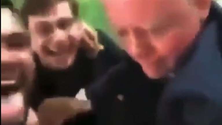 Σάλος στη Βρετανία για τον τραμπουκισμό του Βρετανού &quot;Τσιόδρα&quot;: Νεαροί του έκαναν bullying στο δρόμο [Βίντεο]