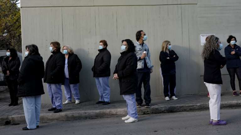 Κορονοϊός: Νέες προσλήψεις υγειονομικών στη θέση των ανεμβολίαστων που είναι σε αναστολή