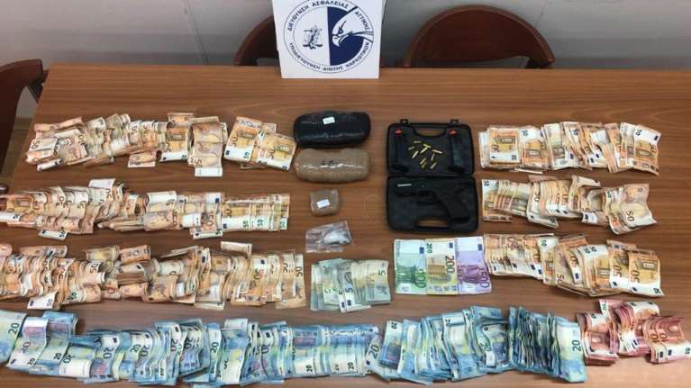 Επιασαν στα... πράσα σωφρονιστικό υπάλληλο "βαποράκι" στις Φυλακές Κορυδαλλού