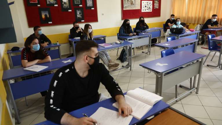 Νέα ΚΥΑ για τα σχολεία: Οι κανόνες για γεύματα, διαλείμματα και προαύλιο