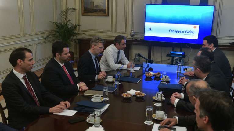 Σύσκεψη Μητσοτάκη - Κικίλια: Σε ετοιμότητα το ΕΣΥ, στο τραπέζι νέα έκτακτα μέτρα