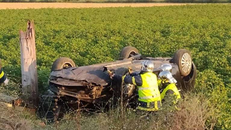 Τρίκαλα: Σκοτώθηκε 57χρονος σε τρομακτικό τροχαίο - &quot;Καρφώθηκε&quot; σε κολώνα [εικόνες]