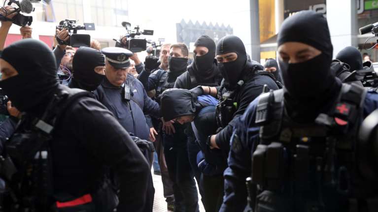 Ρέντης: &quot;Έχω ζητήσει 100 χιλιάδες φορές συγγνώμη από την οικογένεια του αστυνομικού&quot; λέει ο πατέρας του 18χρονου [Βίντεο]