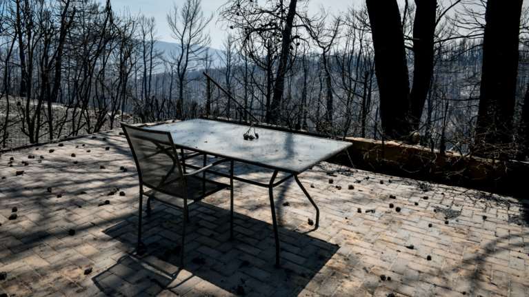 Φωτιές - Ελλάδα: Επικίνδυνες 112 κατοικίες, 10 επαγγελματικοί χώροι και 32 αποθηκευτικοί