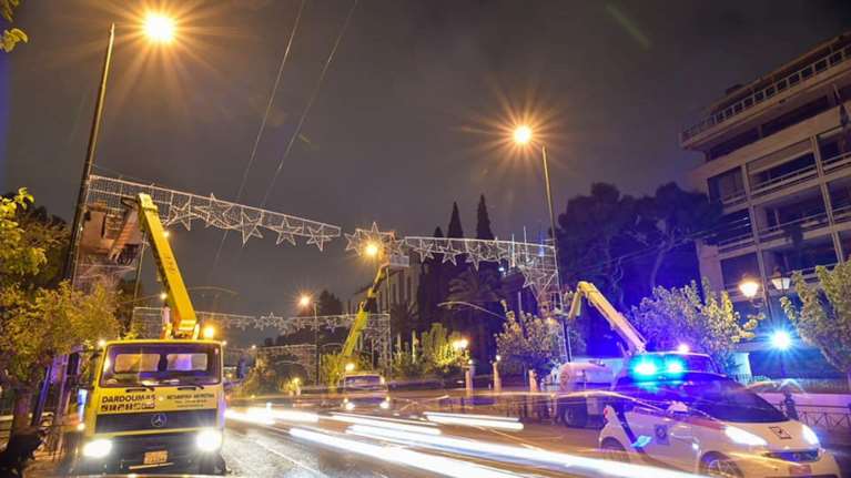 Μπακογιάννης: Η Αθήνα στολίζεται νωρίτερα για τις γιορτές - &quot;Τα Χριστούγεννα είναι χαρά&quot; [Εικόνες]