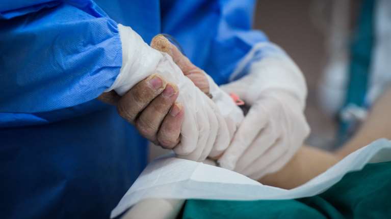 Κορονοϊός: 51 ασθενείς νοσηλεύονται διασωληνωμένοι εκτός ΜΕΘ στην Αττική - Η κατάσταση στη Θεσσαλονίκη