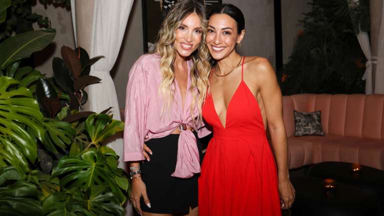 Kαλοκαιρινό πάρτι για το &quot;Έχω παιδιά&quot;: Λαμπερές και καλοκαιρινές οι Ευγενία Σαμαρά και Αθηνά Οικονομάκου