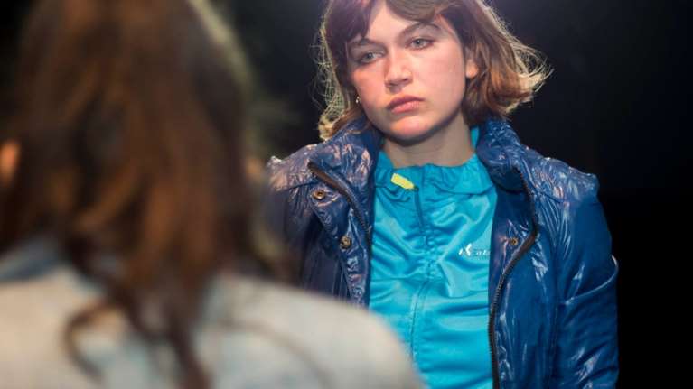 Η Κλέλια Ανδριολάτου παρακολουθεί το 4ο επεισόδιο του &quot;Maestro&quot; μαζί με τις φίλες της και δείχνει πιο χαρούμενη από ποτέ