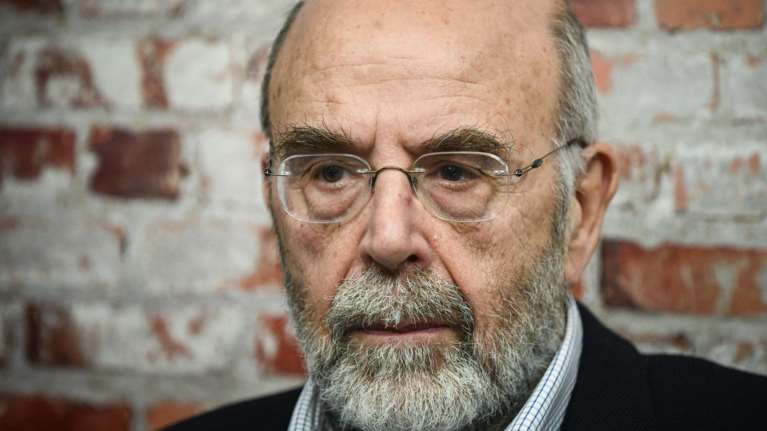 Αντώνης Λιάκος: Ποιός είναι ο &quot;αιρετικός&quot; καθηγητής που ανάβει φωτιές και προκαλεί