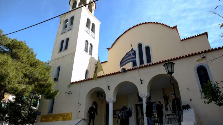 Νέες καταγγελίες για τον ιερέα: Πήγα να πληρωθώ και μου έδωσε 50 ευρώ &quot;για να του αφιερώσω λίγο χρόνο&quot; [Βίντεο]