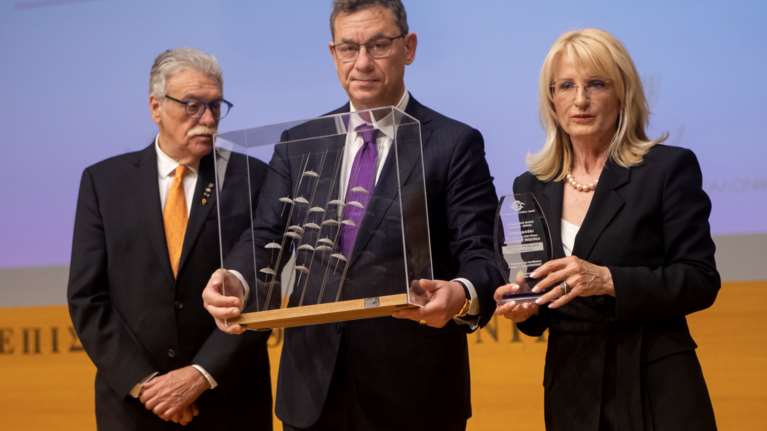 Θεσσαλονίκη: Συγκίνηση στη βράβευση του Άλμπερτ Μπουρλά - &quot;Ασύγκριτη η διάκριση από την πατρίδα σου, από την πόλη σου&quot;