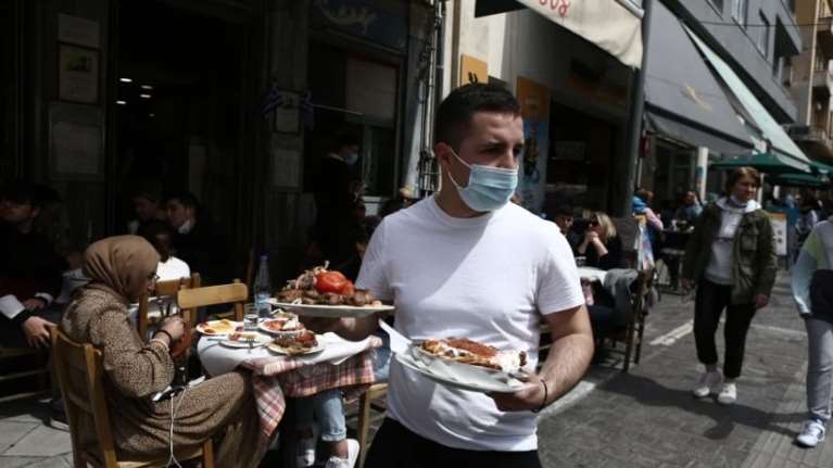 Στη λίστα με τα 50 καλύτερα πιάτα του κόσμου τα παϊδάκια, ο γύρος, το γιουβέτσι και ο μπακαλιάρος