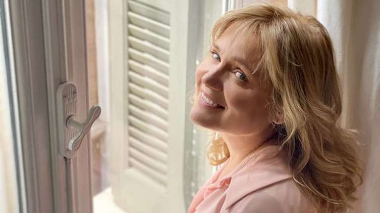 Μαρία Καβογιάννη: Η μεγάλη αλλαγή στην εξωτερική της εμφάνιση με αφορμή τον ρόλο στη σειρά &quot;Μια νύχτα του Αυγούστου&quot;