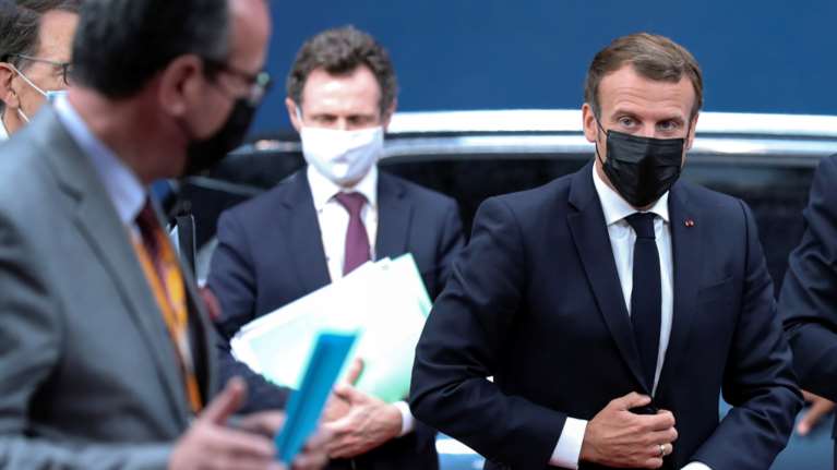 Σύνοδος Κορυφής: Ομοβροντία δηλώσεων στήριξης στην Ελλάδα από Φον Ντερ Λάιεν, Μακρόν και Μισέλ