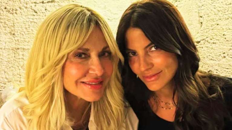 Αννα Βίσση &amp; Δήμητρα Κούστα σε προορισμό έκπληξη πριν το Πάσχα - Απόλυτα στιλάτες με casual look [εικόνες]