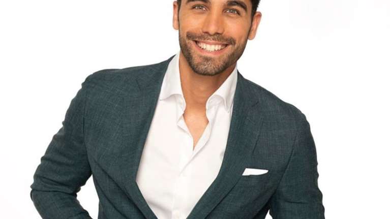 Έξαλλος ο Παναγιώτης Βασιλάκος με το σούβλισμα του αρνιού - &quot;Το Πάσχα σκοτώνετε τόσες χιλιάδες ψυχές&quot;