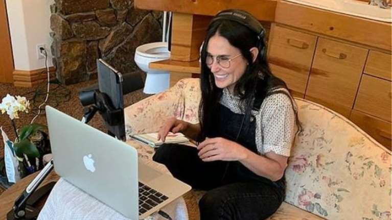 Aποκλειστικό! Η Ντέμι Μουρ με την κόρη της στην Αθήνα σε ατελιέ Ελλήνων σχεδιαστών