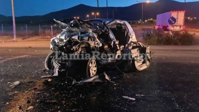 Φοβερό τροχαίο τα ξημερώματα στη Λαμία:  Νεκρός απεγκλωβίστηκε ο οδηγός [Eικόνες -Βίντεο]