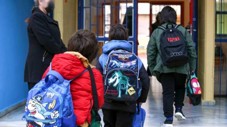 Πάτρα: Νέα επίθεση στον 10χρονο μαθητή που του είχαν περάσει σακούλα στο κεφάλι με κλωτσιά στα γεννητικά όργανα