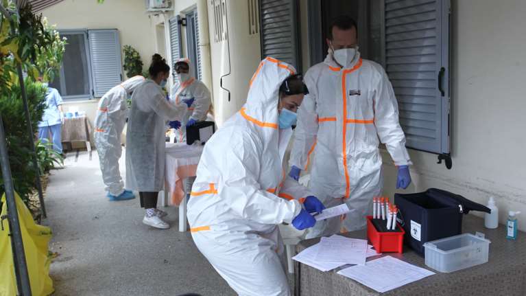 Κορονοϊός: Πέθανε 89χρονη στην Πτολεμαΐδα - Στους 214 οι νεκροί στην Ελλάδα