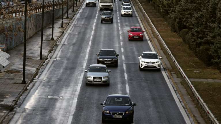 Τέλη κυκλοφορίας: Με την ελπίδα της παράτασης οι οφειλέτες - Εκπνέει η προθεσμία