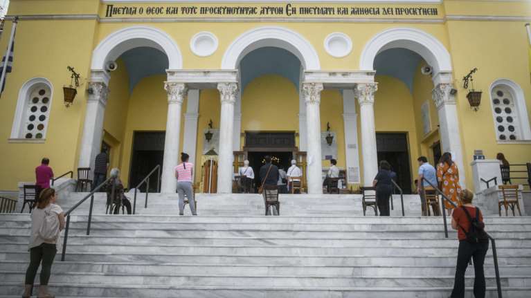 Παρατείνονται μέχρι τις 21 Αυγούστου τα περιοριστικά μέτρα στις εκκλησίες για τον κορονοϊό