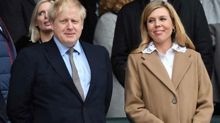 Για έκτη φορά πατέρας ο Μπόρις Τζόνσον - Η Κάρι Σίμοντς γέννησε πρόωρα τον γιο τους