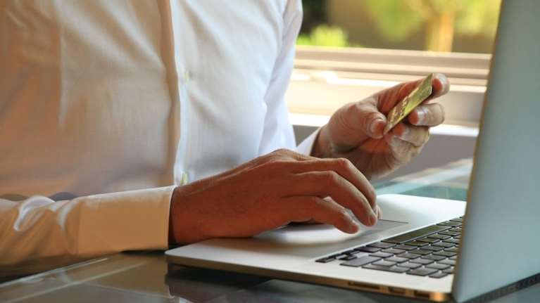 Πώς θα παραμείνετε ασφαλείς στις ηλεκτρονικές σας συναλλαγές - 9 πρακτικές συμβουλές