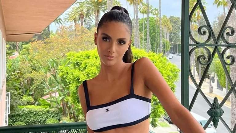 Η Αλεξάνδρα Νίκα φόρεσε τα viral παπούτσια που ταιριάζουν με κάθε outfit