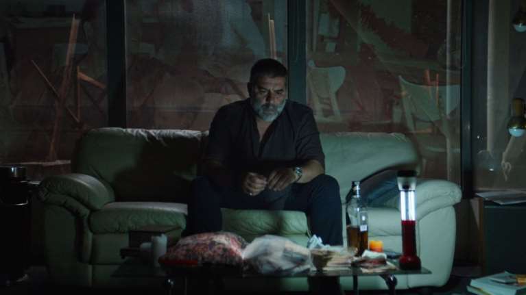 Γιάννης Οικονομίδης: Η &quot;Σπασμένη Φλέβα&quot; με τον Βασίλη Μπισμπίκη τον Νοέμβριο στους κινηματογράφους