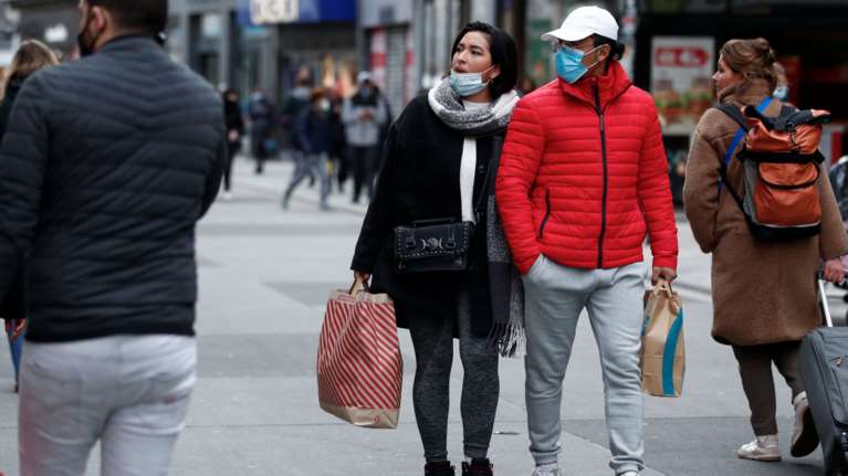 Μετάλλαξη Όμικρον: Φόβοι του ΔΝΤ για την ανάπτυξη - Εντοπίζεται σε όλο και μεγαλύτερο αριθμό χωρών