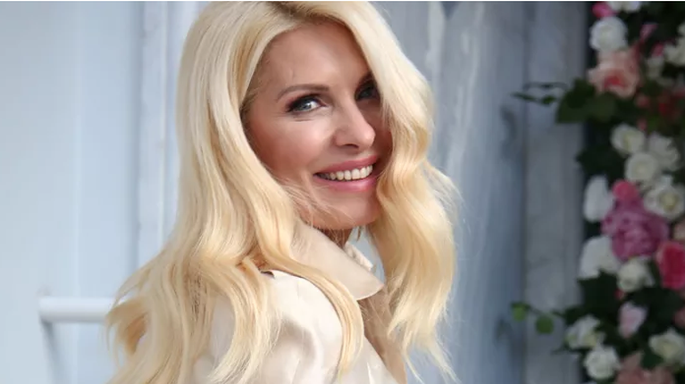 Η Ελένη Μενεγάκη φόρεσε ένα εμβληματικό φόρεμα της γυναικείας γκαρνταρόμπας: Γιατί το χρειάζεσαι και εσύ