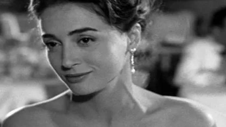 56 χρόνια πριν: Η Έλλη Λαμπέτη και ο Κώστας Καρράς σε επίδειξη μόδας