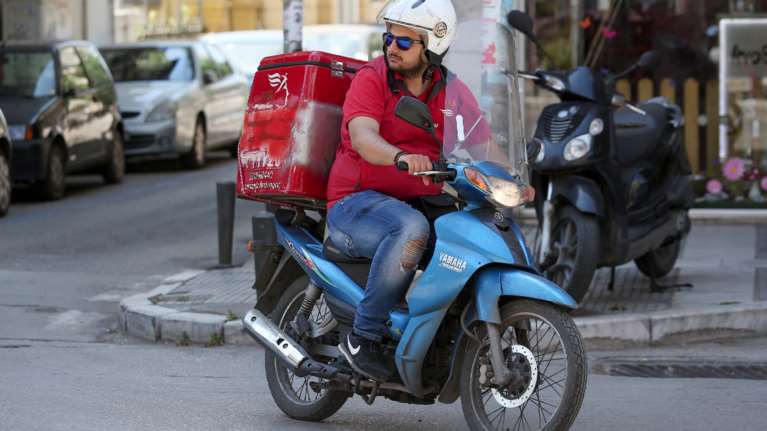 Κλέβουν τις παραγγελίες από ντελιβεράδες στις Σέρρες: Αρπάζουν μόνο τα φαγητά