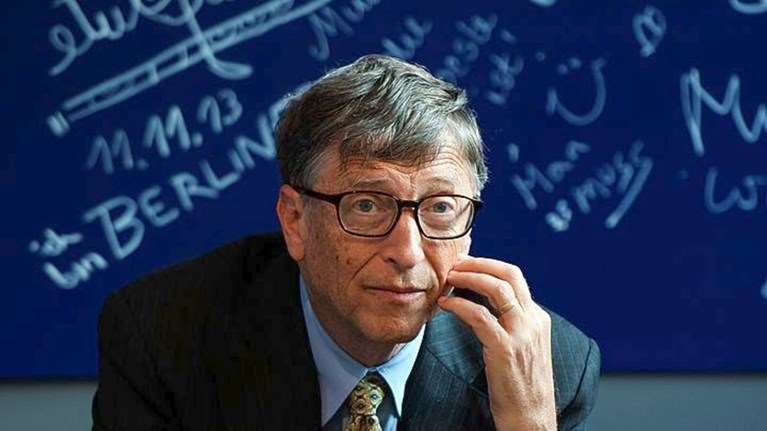 &quot;Καμπανάκι&quot; Μπιλ Γκέιτς: Οι επόμενοι 4-6 μήνες μπορεί να είναι οι χειρότεροι από την έναρξη της πανδημίας