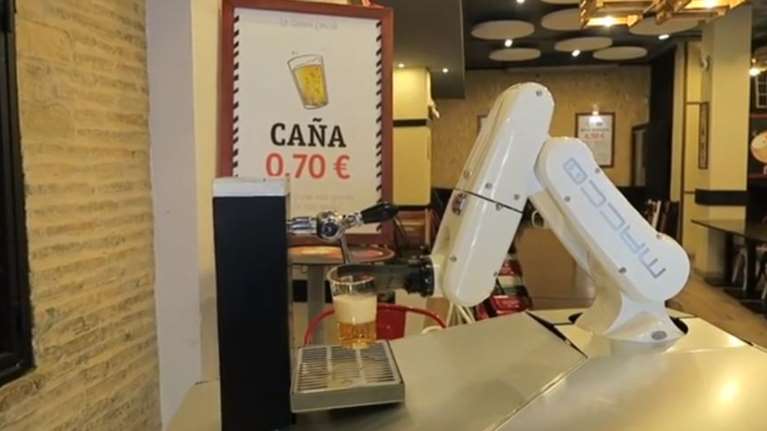 Ισπανία: &quot;Ρομπότ, μια μπύρα παρακαλώ!&quot; - Το σερβίρισμα που απογοήτευσε πολλούς [Βίντεο]
