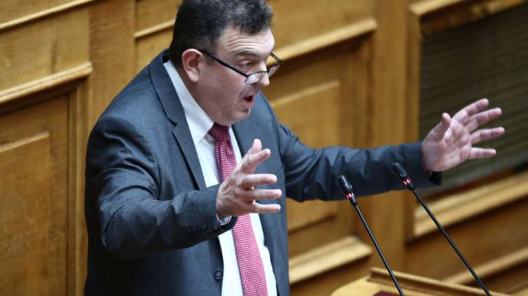 Βουλευτής της Νίκης και πρώην πρέσβης διαδίδουν fake news ότι διατάχθηκε &quot;προληπτική επιστράτευση&quot; στην Ελλάδα