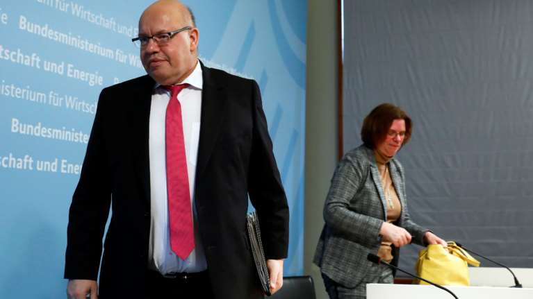 Οι Γερμανοί βάζουν μισό τρισ. ευρώ για τη στήριξη της οικονομίας λόγω κορονοϊού