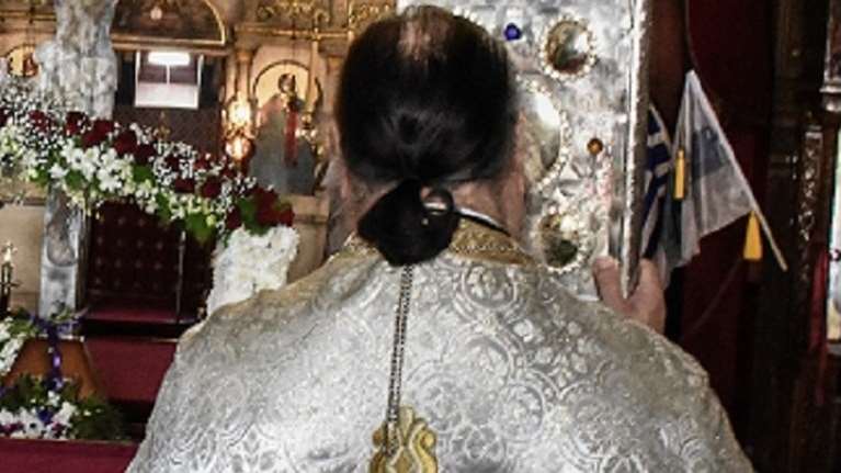 Κορυδαλλός: Εξαλλος ιερέας που είδε την κόρη του με 17χρονο φίλο της σε καφετέρια