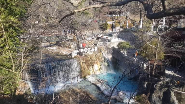 Το Ντουμπάι πάει.. Πόζαρ: Γιατί οι Αραβες έρχονται στα Λουτρά - Τι είναι αυτό που τους ξετρελαίνει [εικόνες]