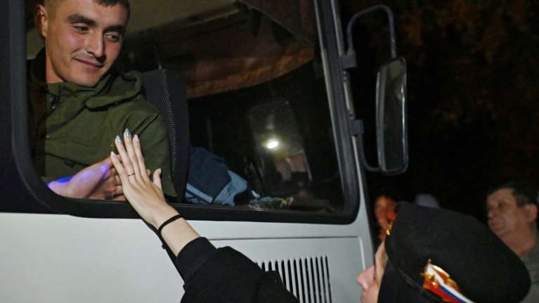 Επιστράτευση στη Ρωσία: Το Κρεμλίνο παραδέχεται &quot;λάθη&quot; - Πήραν φύλλο πορείας ηλικιωμένοι, άρρωστοι και φοιτητές